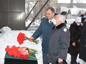 Дмитрий Кудинов принял участие в открытии мемориальной доски, посвященной саратовскому врачу Зое Николаевне Моррисон